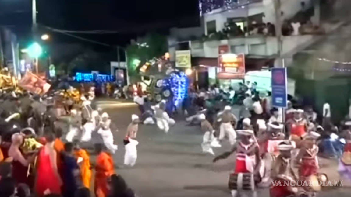 Enloquece elefante durante desfile en Sri Lanka; deja más de 20 lesionados