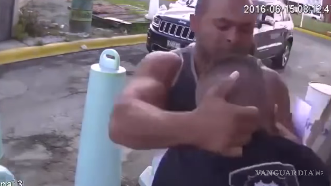#LordCasetas golpea al guardia que le cobró el servicio (Video)