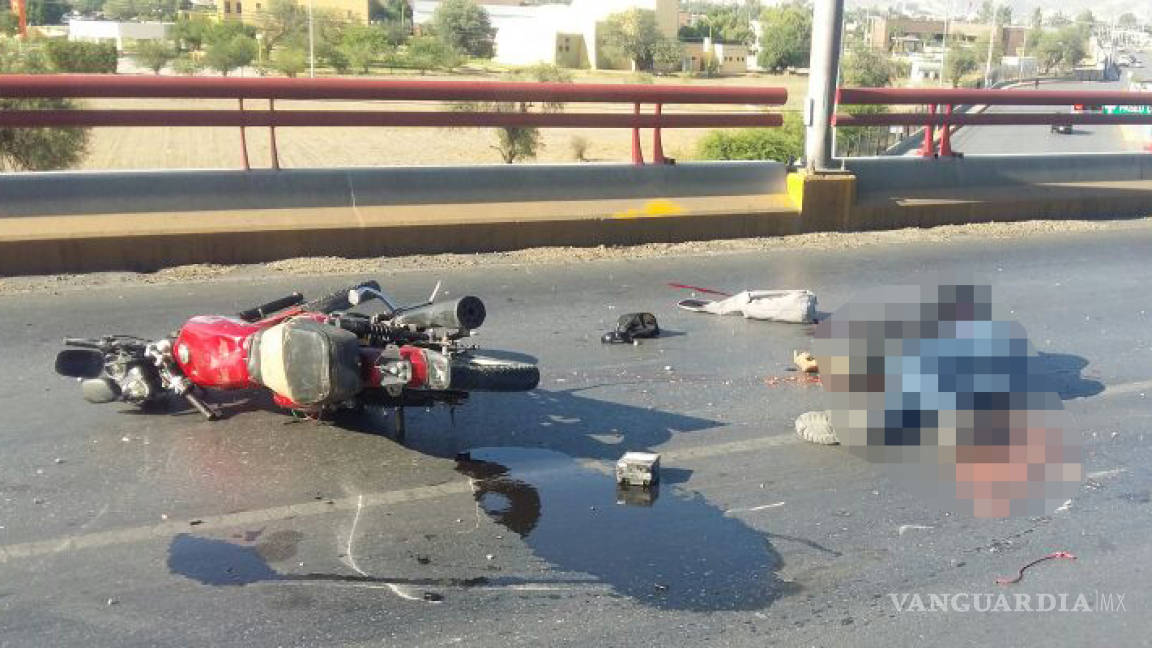 Muere motociclista al chocar contra camión en Torreón
