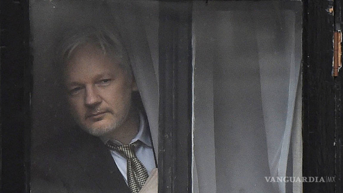 Interrogan a Assange por presuntos delitos sexuales