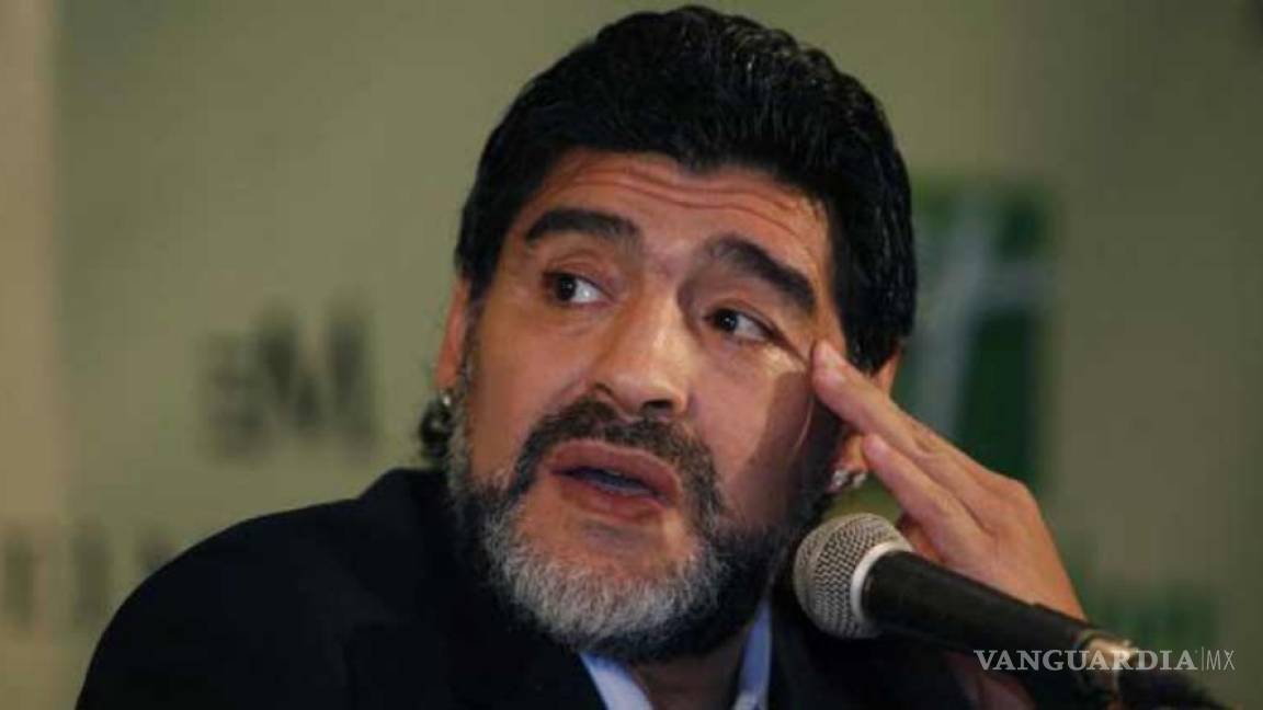Asegura Maradona que el fútbol argentino “está quebrado&quot;
