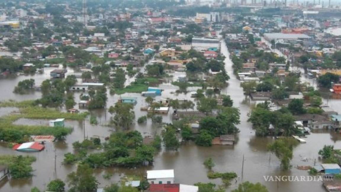 Al menos 12 desaparecidos y 400 mil evacuados en China por inundaciones