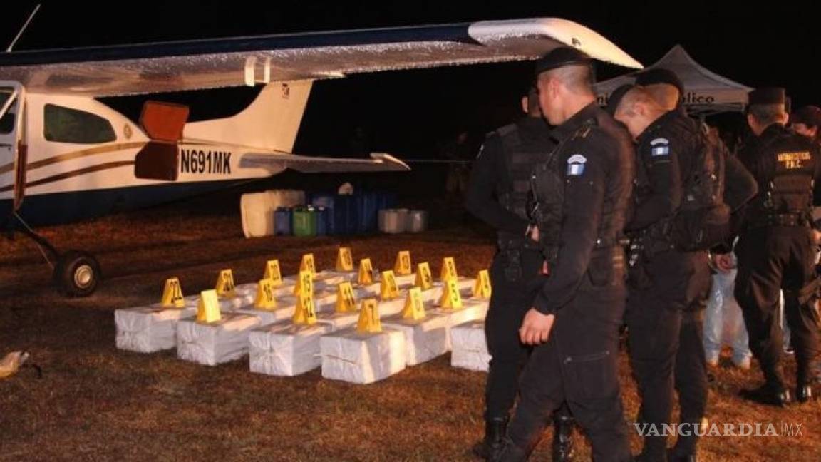 Sinaloenses son detenidos en Guatemala con avioneta cargada con 433 kilos de cocaína