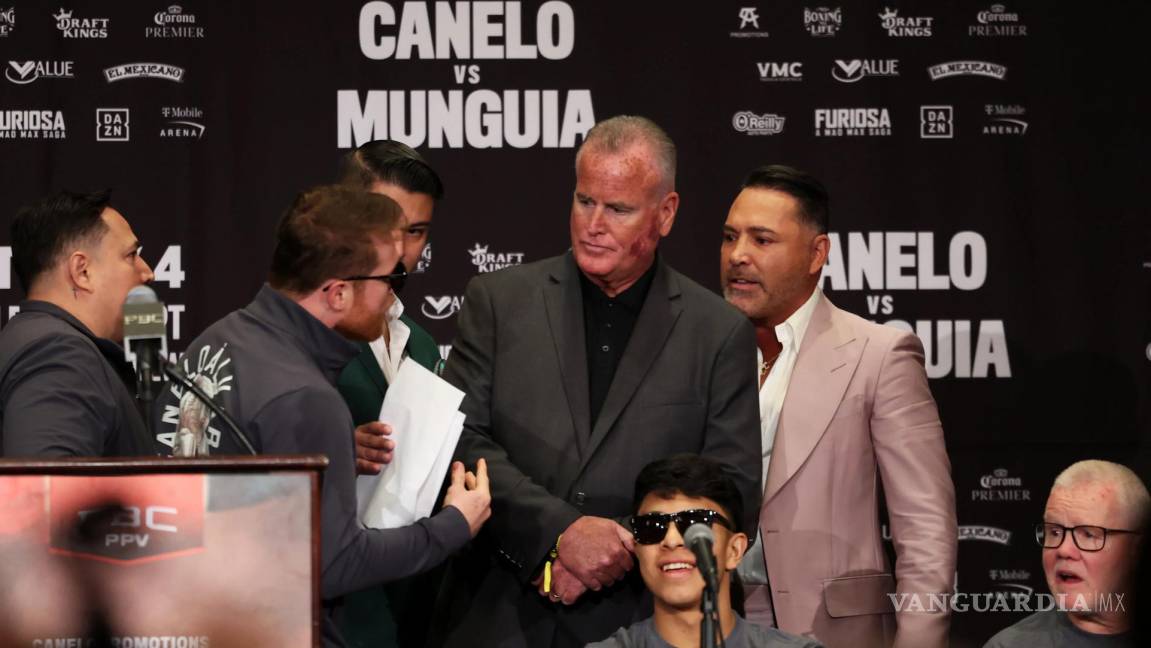 Canelo vs Munguía: Saúl Álvarez se le va a los golpes a Óscar de la Hoya y lo llama la ‘lacra del boxeo’