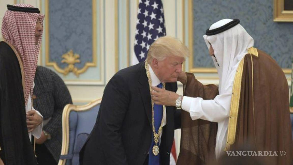 ¿Hizo una reverencia Donald Trump ante el rey de Arabia Saudí?
