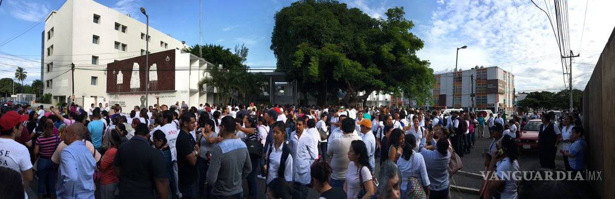 $!A paro indefinido, 20 mil trabajadores de Salud en Veracruz por falta de pagos