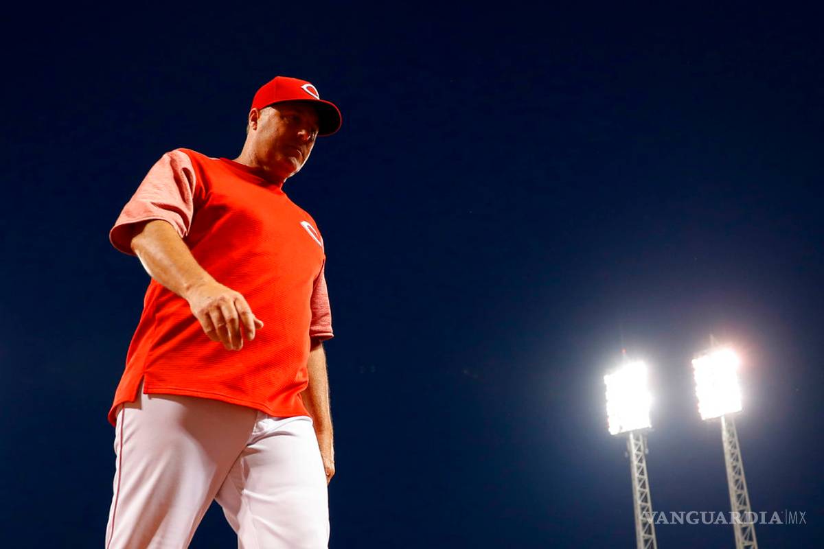 Rueda la primer cabeza de un mánager en Grandes Ligas Rueda la primer cabeza de un mánager en Grandes Ligas