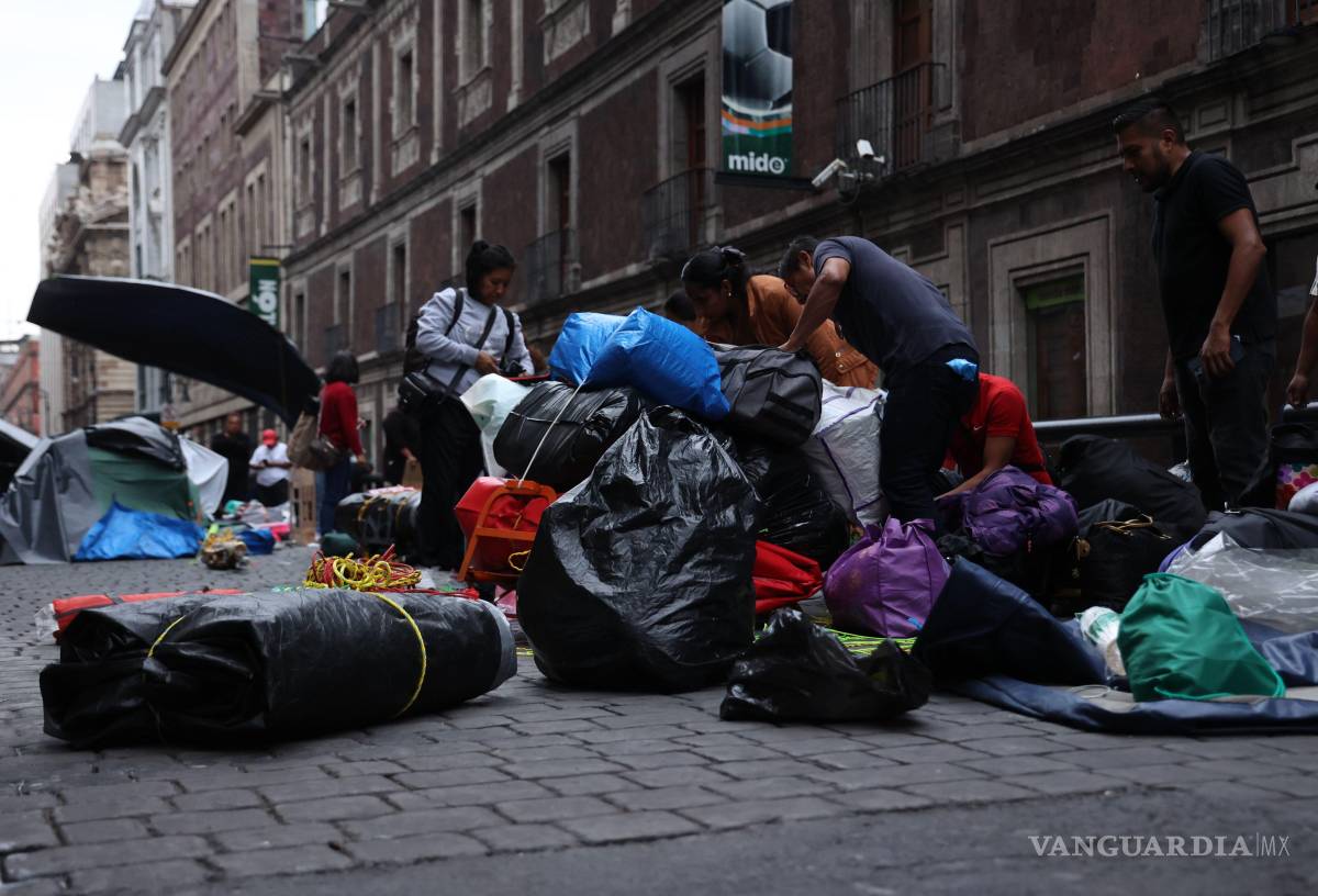 Desde la tarde de ayer, integrantes de la CNTE comenzaron a levantar su campamento. $!Desde la tarde de ayer, integrantes de la CNTE comenzaron a levantar su campamento.