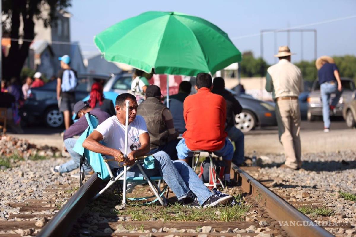 Bloqueos de CNTE trenes de Michoacán frenan toneladas de mercancías Bloqueos de CNTE trenes de Michoacán frenan toneladas de mercancías