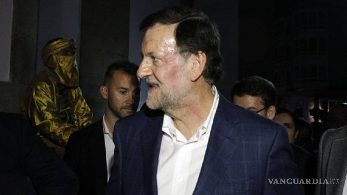 Mariano Rajoy recibe puñetazo en la cara durante acto electoral (video)