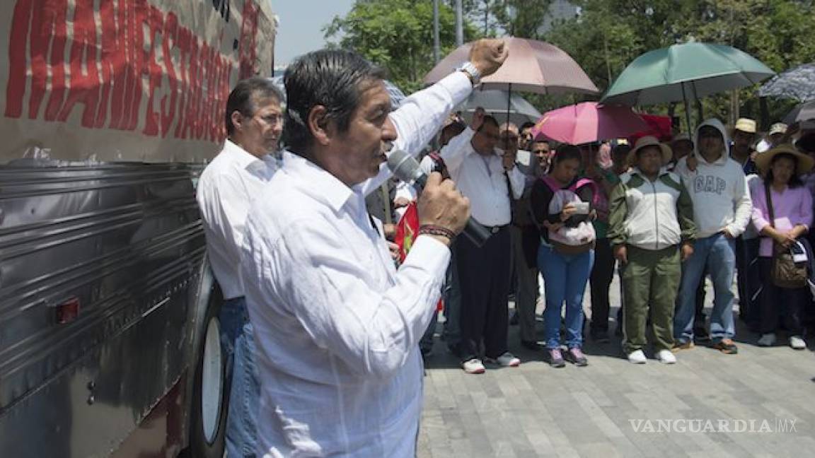 Trasladan a Rubén Núñez y líderes sindicales a un penal de Oaxaca