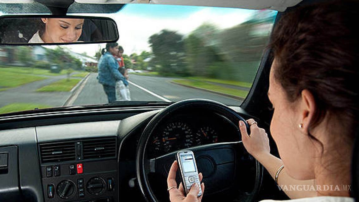 Los radares ya detectan si usas tu celular mientras conduces, incluso si vas a 300 km/h