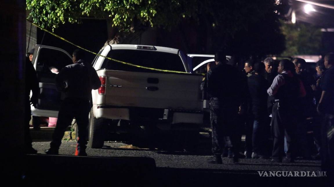 Hombre asesina a sus 3 hijos y se enfrenta a policías en Guanajuato