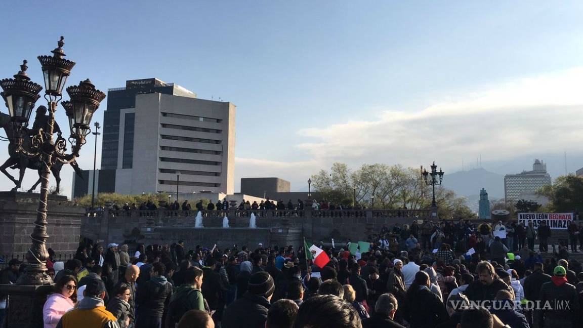 Repiten manifestación pacífica en Monterrey