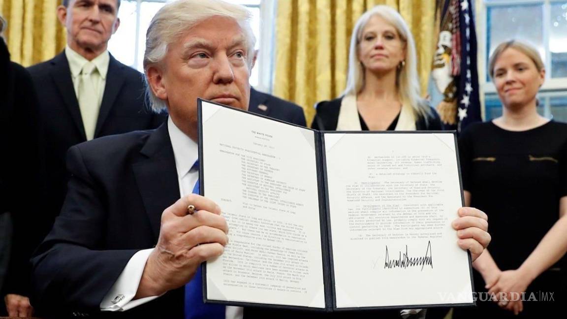 Trump firma orden contra la excesiva regulación a las empresas en EU