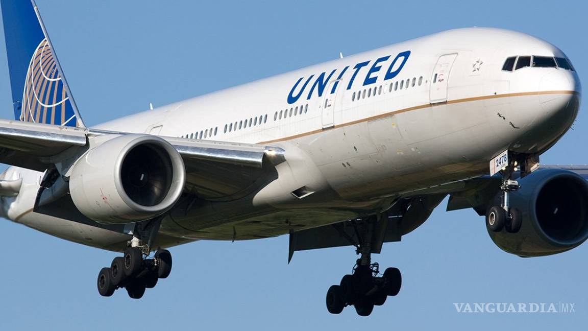 United Airlines llegó a un acuerdo con pasajero sacado de avión