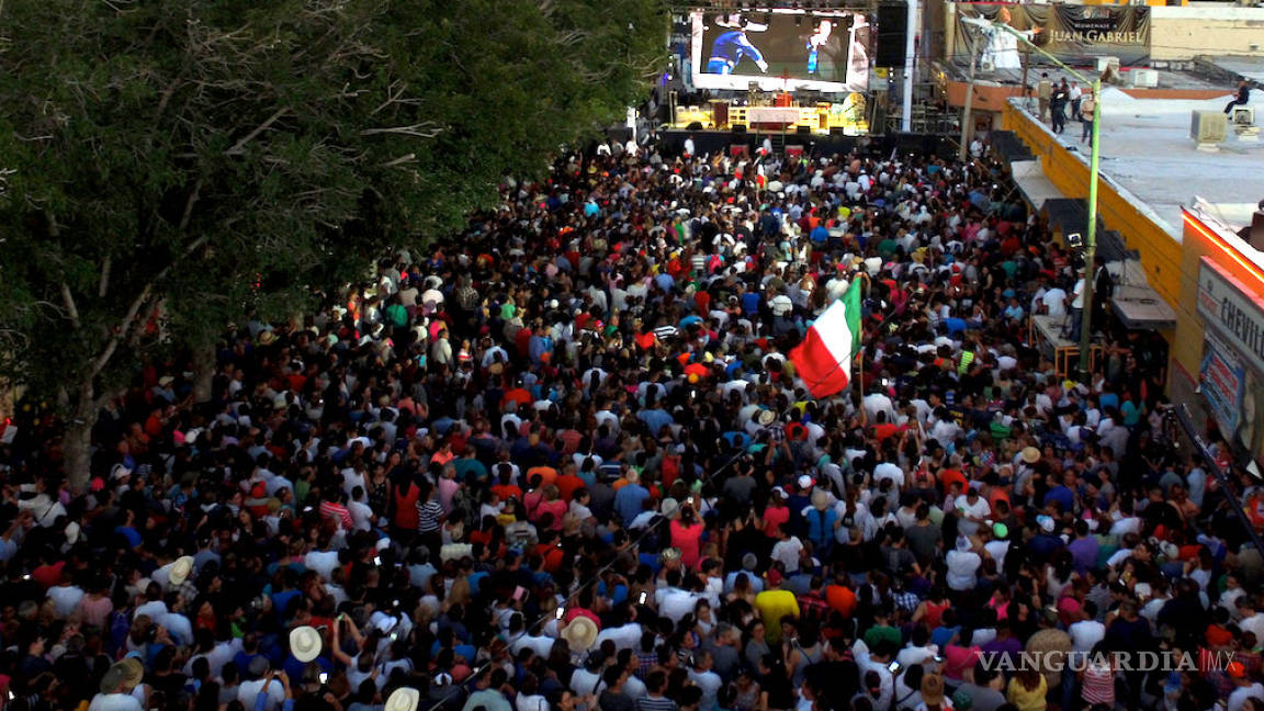 Asisten 250 mil personas al homenaje a Juan Gabriel en Juárez