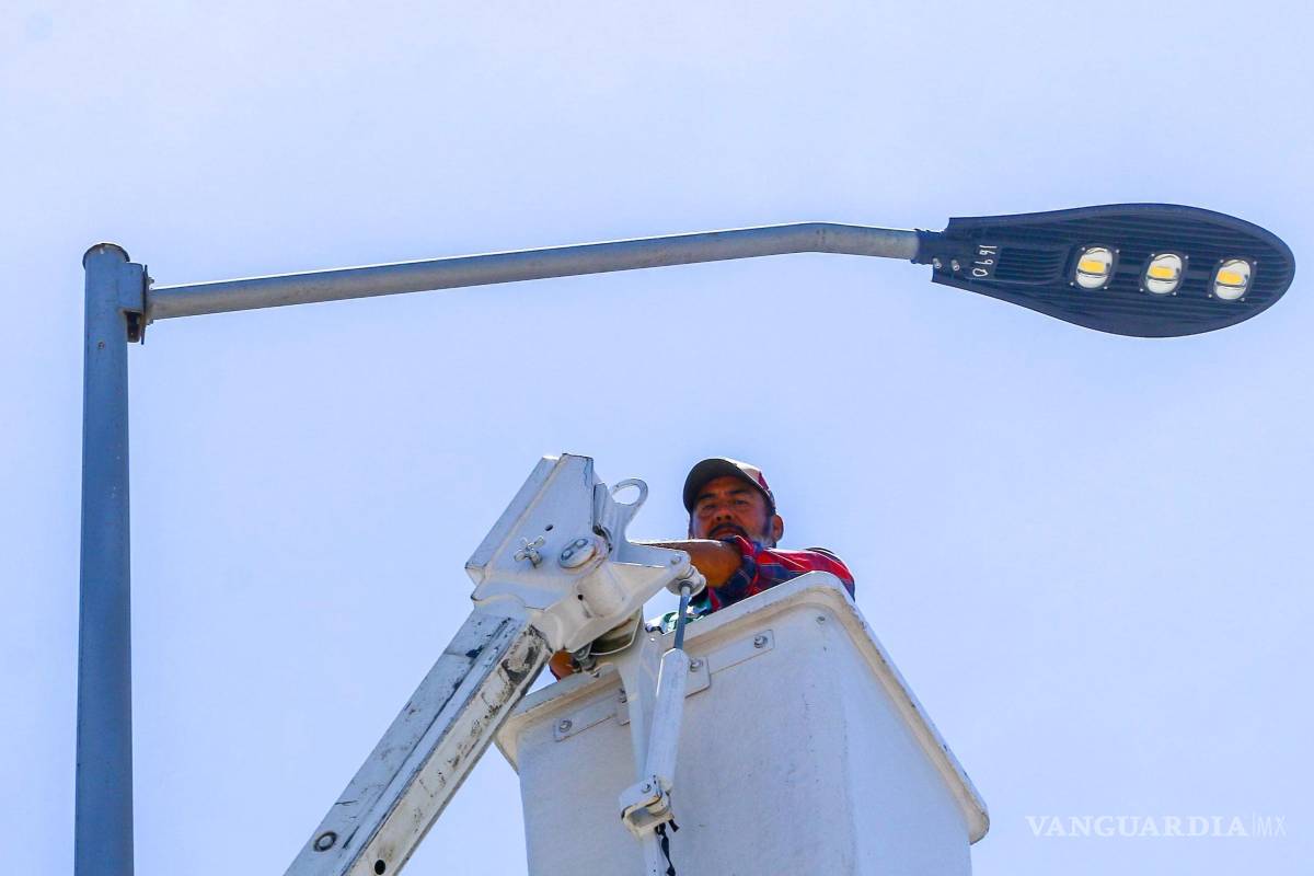 Atienden en Ramos Arizpe 120 reportes al mes por fallas en el alumbrado público Atienden en Ramos Arizpe 120 reportes al mes por fallas en el alumbrado público