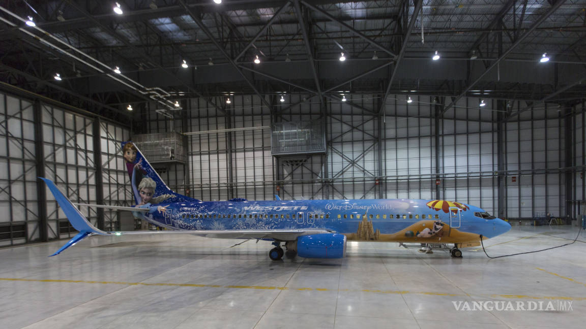 Presentan Avión inspirado en la película Frozen