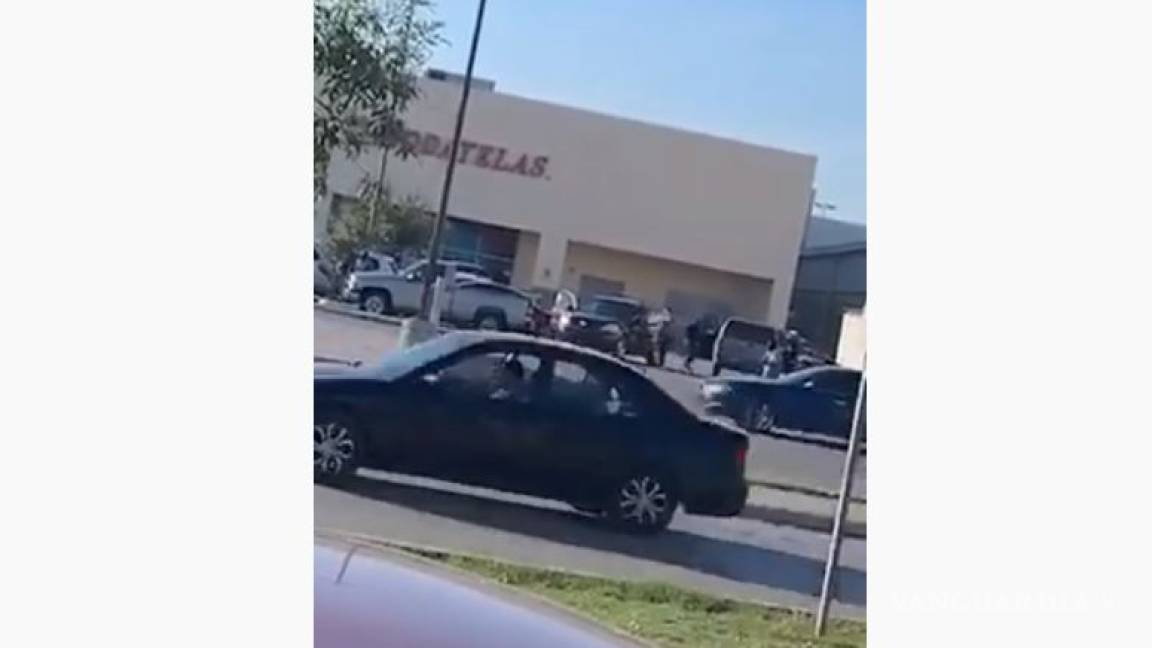 Cártel del Noreste vuelve a apoderarse de Nuevo Laredo; roban autos a clientes de un supermercado