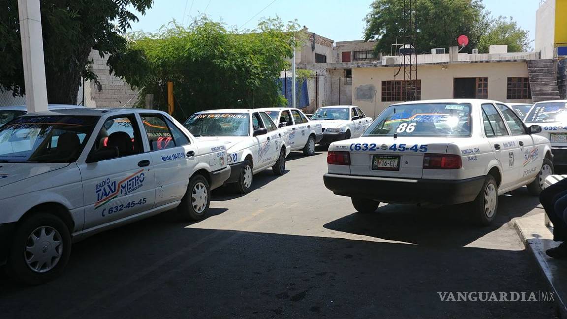 Taxistas de Monclova protestan contra Uber