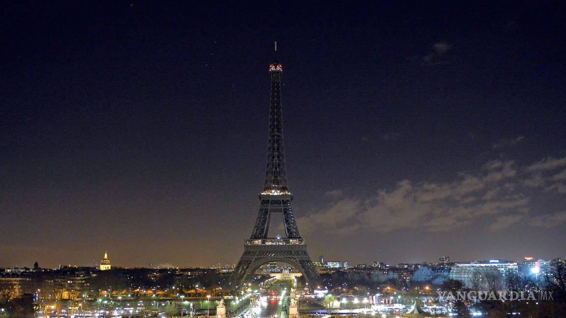 Apagan luces de la Torre Eiffel en apoyo a víctimas en Alepo