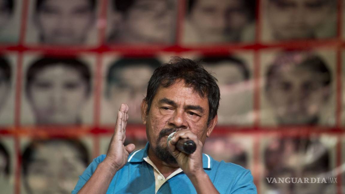 Padres de normalistas esperan que Felipe Flores les hable con la verdad