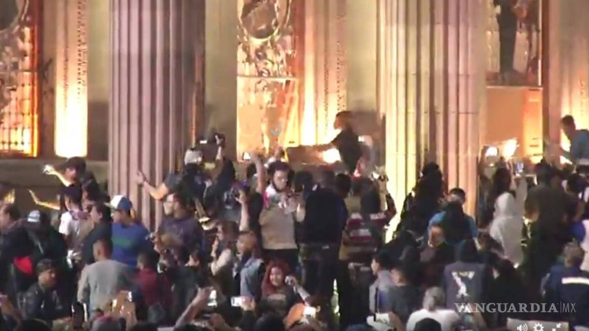 &quot;Ese no es el pueblo&quot; Manifestantes gritan a vándalos en protesta contra gasolinazo en Monterrey