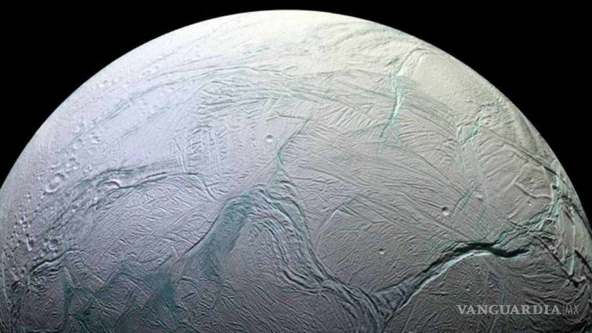Podría haber vida en una de las lunas de Saturno