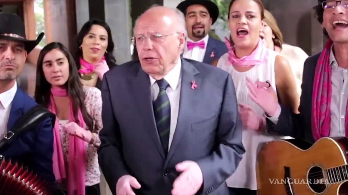 Secretario de Salud y otros funcionarios bailan contra el cáncer de mama (VIDEO)