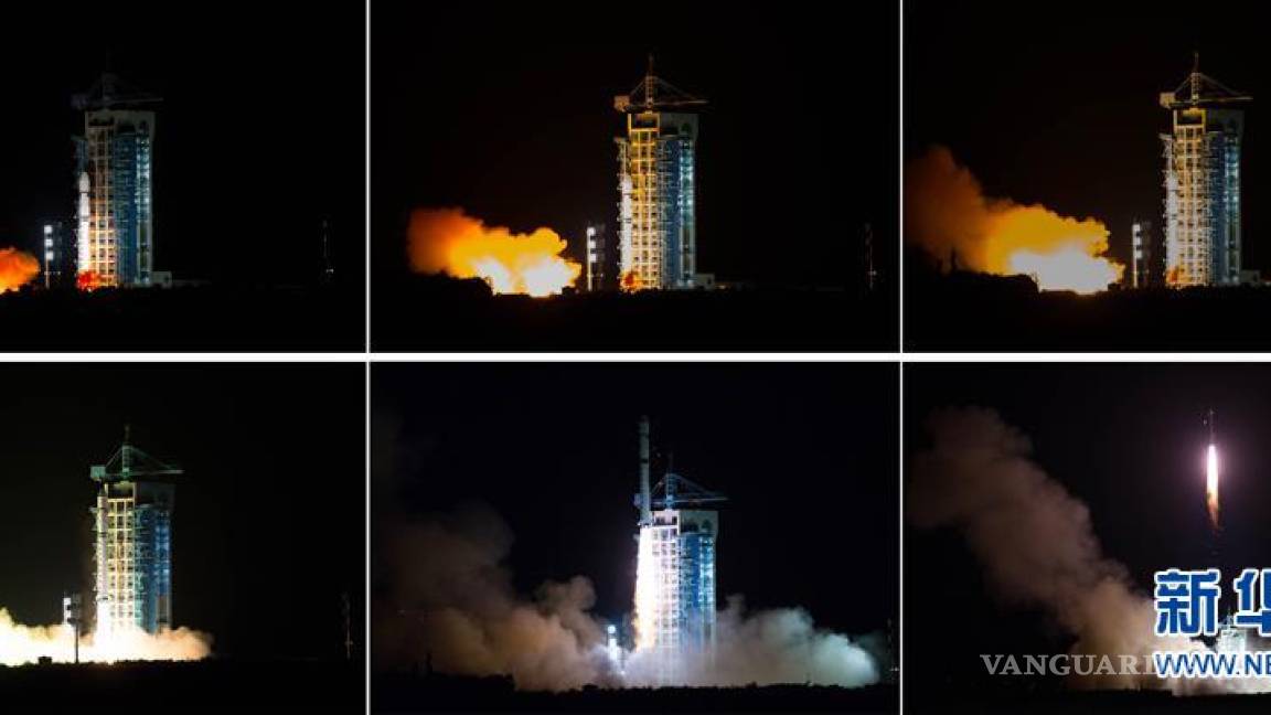 China lanza el primer satélite de comunicación cuántica, 'Mozi'