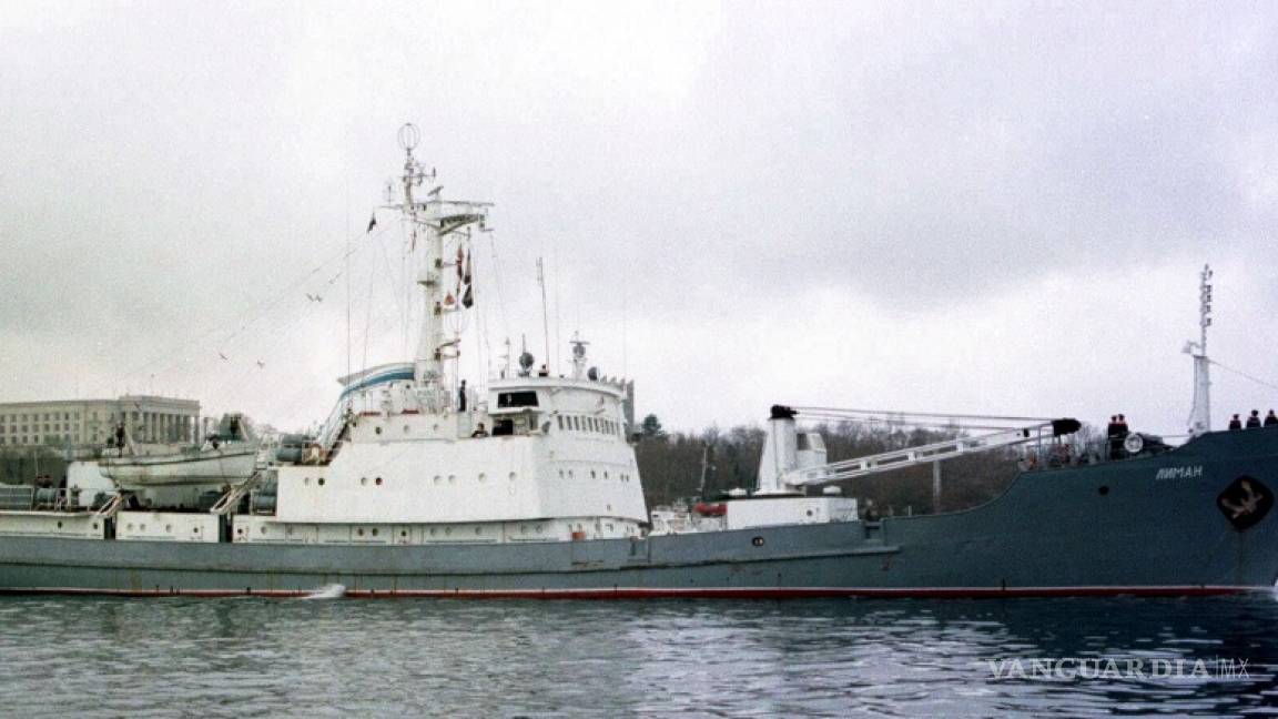 Naufraga buque de Armada rusa, rescatan a los 78 tripulantes