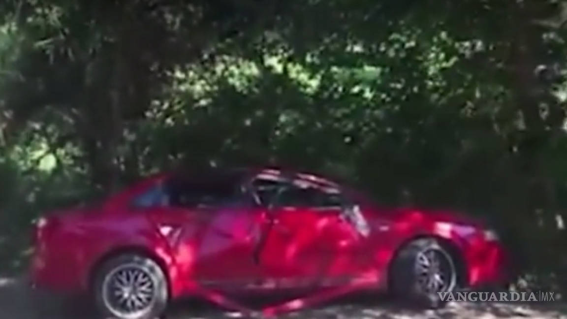 Padre destruye el Audi de su hija como castigo tras encontrarla con un chico (VIDEO)
