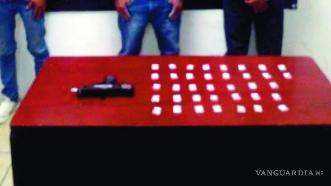 Capturan con drogas y pistola de juguete a tres hombres en Torreón