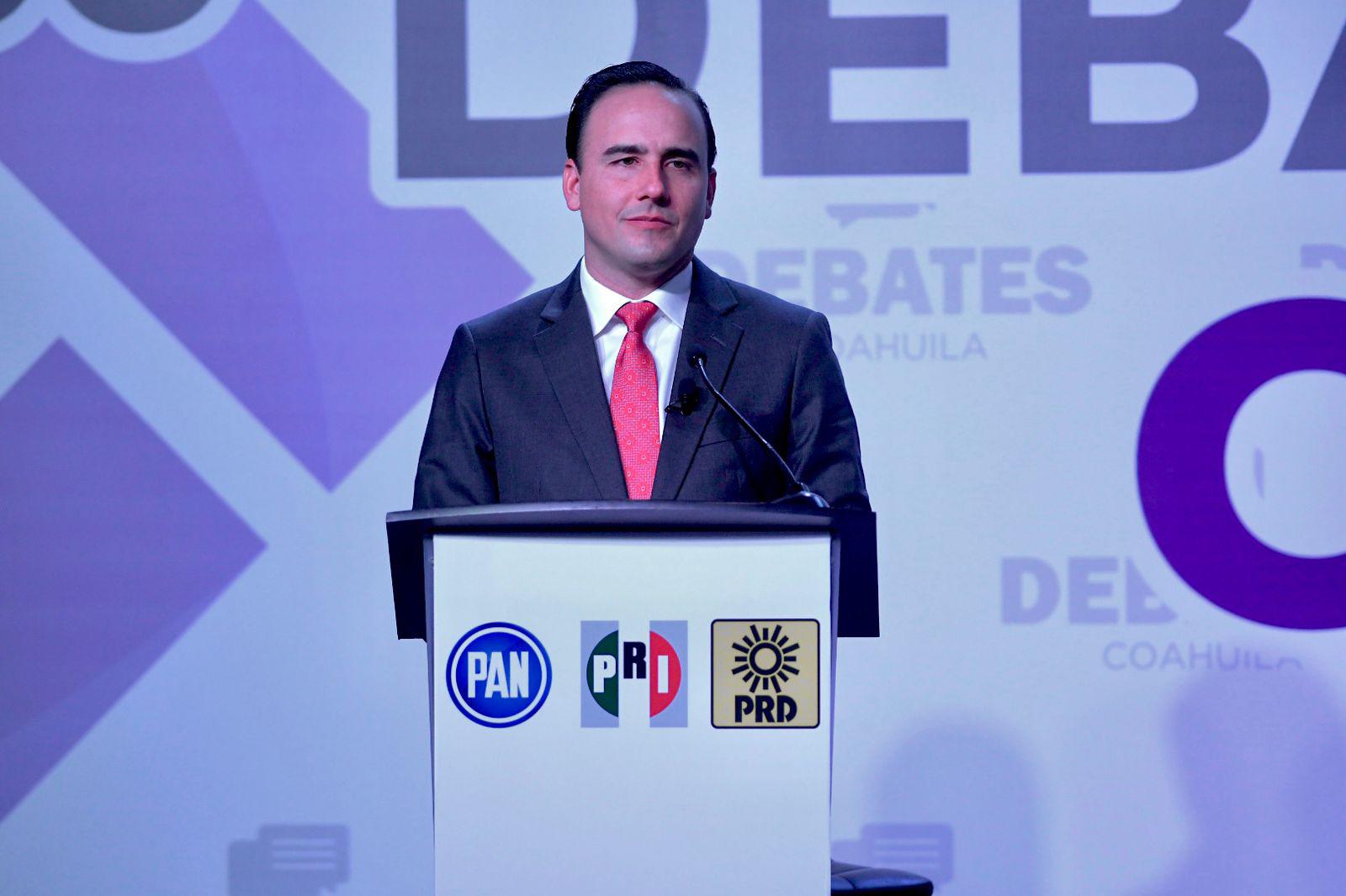 $!El abanderado de la coalición PRI-PAN-PRD, Manolo Jiménez, retomó su propuesta “Coahuila sorprende al mundo”, con la cual busca llevar a la entidad a ser conocida en todo el mundo.