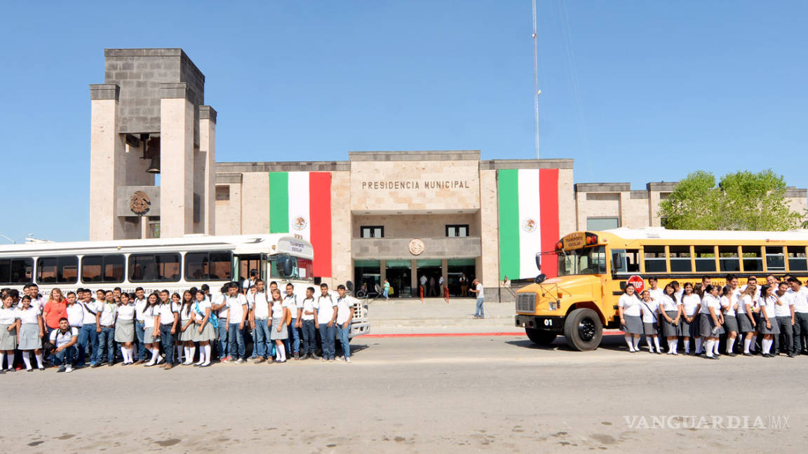 Entregan autobuses para alumnos del Conalep y Cbtis en Piedras Negras
