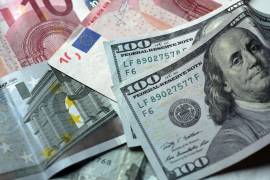 El euro por primera vez fue superado por el dólar en 20 años.