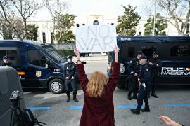 En la embajada de Rusia en España comenzaron a manifestarse en contra de la decisión de Rusia.