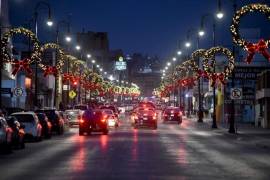 Adornos. El decorado navideño se montó en vialidadescomo el bulevar Venustiano Carranza, Los Valdez y José Narro Robles
