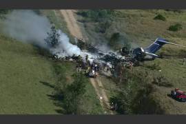 Avión se estrella en Texas, EU. Hay 21 heridos