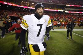 El quarterback de los Steelers de Pittsburgh Ben Roethlisberger (7) previo al partido contra los Chiefs de Kansas City por los playoffs de la NFL. AP/Colin E. Braley
