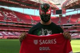 Raúl Jiménez festejará sus goles con la máscara original de Sin Cara