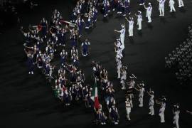 Atletas de México ingresan al estadio durante la ceremonia de apertura de los Juegos Paralímpicos 2020 en el Estadio Nacional de Tokio. AP/Eugene Hoshiko