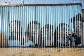 Rostros de deportados se inmortalizan en el Mural de Playas de Tijuana