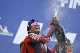 “orge Martín celebra su triunfo en el Gran Premio de Francia, consolidándose como líder indiscutible en la temporada de MotoGP.