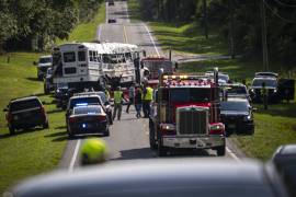 Al menos ocho personas murieron y más de 40 fueron hospitalizadas este martes en Florida tras un accidente que involucró un autobús que transportaba a trabajadores agrícolas.