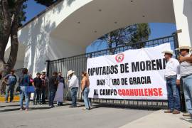 Ganaderos y campesinos adheridos a la Confederación Nacional Campesina se manifestaron este viernes contra su aprobación