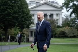 El presidente estadounidense Joe Biden llega al jardín sur de la Casa Blanca en Washington, DC después de una visita a Wilmington, Delaware.