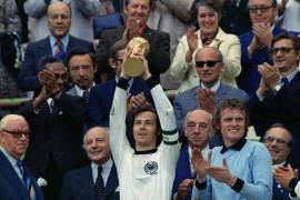 Franz Beckenbauer es considerado uno de los mejores jugadores en la historia del futbol.