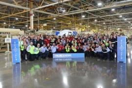 Obreros y empleados de la planta Motores Sur celebraron en grande la producción del motor 6 millones.